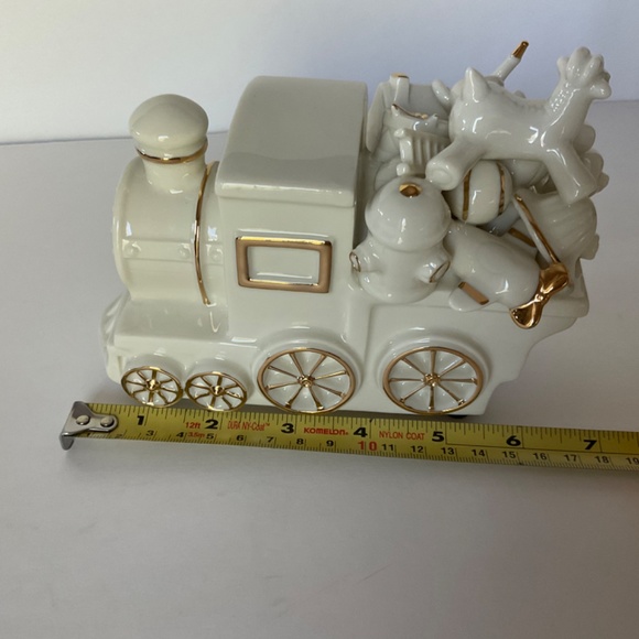 Mikasa Fine Porcelain “Musical Train With Presents”  Vintage Christmas D… - Picture 8 of 13